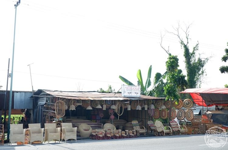 Pusat Furniture dan Kerajinan  Rotan  di Pekanbaru 