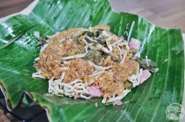 Lontong Pecel Bude, Harus Coba!