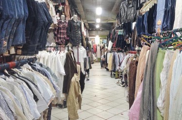 Belanja Fashion Irit di Pasar Jongkok Pekanbaru