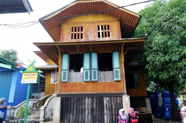 Rumah Tenun Kampung Bandar: Tempat Produksi Kain Tenun Riau