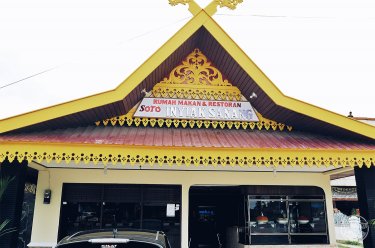 Dendeng Batokok dan Soto Legendaris di RM Inyiak Sanang
