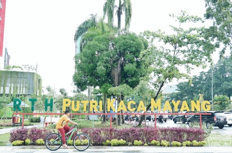 Santai dan Relax di Ruang Terbuka Hijau. Yuk Mari 