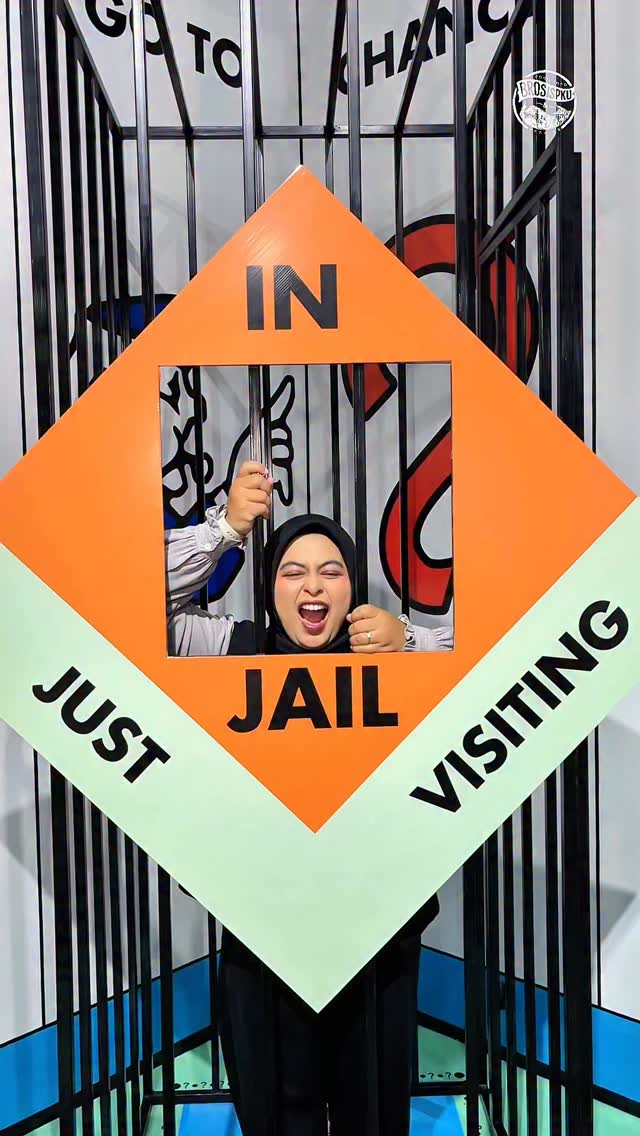 Warga Pekanbaru wajib tau, ada resto dengan vibes playful + banyak games seru buat bukber anti boring!

Fun House Boardgame Cafe & Resto sekarang re-opening dengan tampilan baru yang lebih fresh & modern 🎉

Interior baru lebih seru, ada playground anak, dan spot foto Monopoly 3D yang instagramable banget🤩

Lagi ada Paket Iftar mulai Rp36.000 sudah termasuk hidangan utama + es teh!

Abis makan, lanjut main boardgame, karena banyak game baru & seru buat mabar bareng bestie.

Gas langsung sini yuk BroSis!
_
Harga:
🍗 Fun 1 — Ayam Bakar Sambal Matah Rp49.000
🍗 Fun 2 — Ayam Penyet Sambal Terasi Rp46.000
🍗 Fun 3 — Chicken Salted Egg Rp42.000
🍗 Fun 4 — Ayam Krispi Lada Hitam Rp36.000

*Note: Harga belum termasuk pajak
_
Fun House Boardgame Cafe & Resto
@funhousebg
☎️ Reservasi Paket Iftar: 0823-9026-0320
🕰️ Operasional Ramadhan: 15.00-23.00 WIB
📍 Jalan Arifin Ahmad, Pekanbaru
(Sekitar 600 m kalau masuk dari Jalan Jenderal Sudirman, sebelah Almaz Fried Chicken)

✅ Pembayaran bisa cash dan cashless (Qris dan transfer)
✅ Free WiFi
✅ Baby chair
✅ Tersedia di GoFood, GrabFood, dan ShopeeFood
✅ Laptop friendly
✅ Colokan setiap meja
✅ Banyak pilihan game
✅ Mushola
✅ Cocok untuk makan sendiri maupun ramean
_
🌐 Butuh rekomendasi di Pekanbaru? Cek website www.brosispku.com

#BroSisPKU #Pekanbaru #BroSisPKUFunHouse #FunHouseBoardGameCafeAndResto #BukberPekanbaru