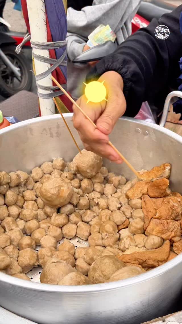 Lezatnya Bakso Tusuk Kuah Kacang di Pekanbaru