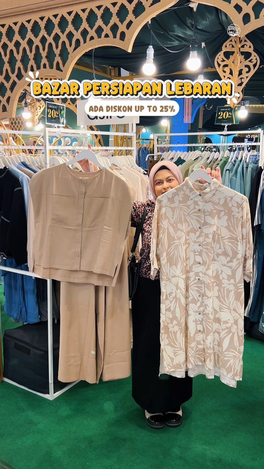 Di Living World Pekanbaru lagi ada bazar buat yang mau persiapan Lebaran biar makin fresh & stylish 💫

Ini event Glow Ramadhan Fair by Run Marcomm, hadir dari 16 Februari-29 Maret 2026.

Ada 8 tenants yang siap bikin penampilan kamu upgrade total:
✨ Baju Lebaran kece di Arnel Fashion
✨ Mainan gemes di Candy Kawai
✨ Casual muslim stylish dari Asiro
✨ Gamis elegan Luxe Wardrop
✨ Mukena mewah Mesin Hujan
✨ Aksesoris cantik Eris Shop & Mutiara Lombok
✨ Parfum tahan lama Thiea Ardent
✨ Osme X Haramain dengan aroma premium + special promo Rp90.000

Di sini juga ada spot foto aesthetic buat update Ramadhan vibes kamu 📸

Menariknya lagi, ada diskon 5%–25% selama bazar berlangsung!

Yuk BroSis, langsung mampir ke Booth Glow Ramadhan Fair di Lobby 2 Atrium 2 Living World Pekanbaru sebelum kehabisan!
_
Glow Ramadhan Fair by Run Marcomm
@run_marcomm @livingworldpekanbaru @sefrantikifna @royalwoodsdecor
☎️ 0821-7001-8817
🗓️ 16 Februari-29 Maret 2026
⏰ 10.00-22.00 WIB
📍 Lobby 2 Atrium 2, Living World Pekanbaru

✅ Pembayaran cash & cashless (Qris)
✅ Ada promo
_
🌐 Butuh rekomendasi di Pekanbaru? Cek website www.brosispku.com

#BrosisPKU #BroSisPKURunMarcomm 
#GlowRamadhanFair #RunMarcomm #LivingWorldPekanbaru