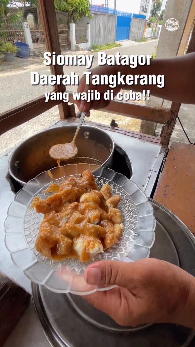 Try Pekanbaru’s Siomay Batagor