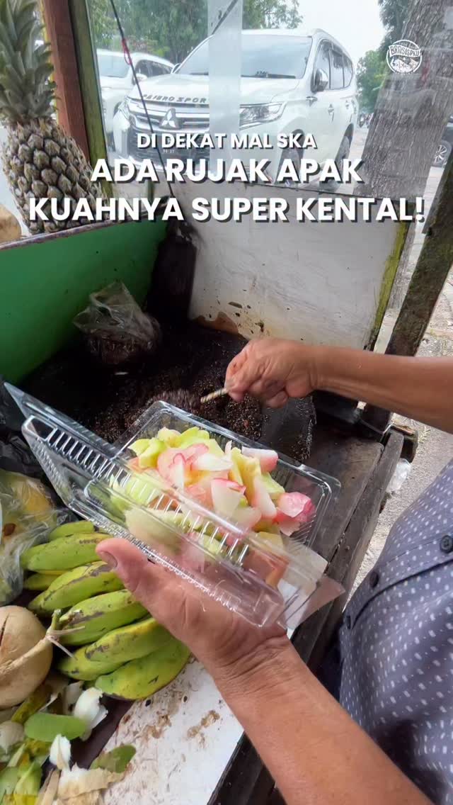 Rujak Apak di Pekanbaru: Buah Segar & Saus Kental