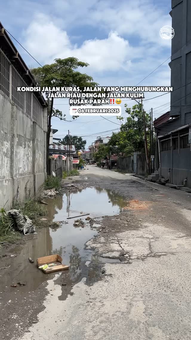 Jalan Kuras Pekanbaru Rusak Parah