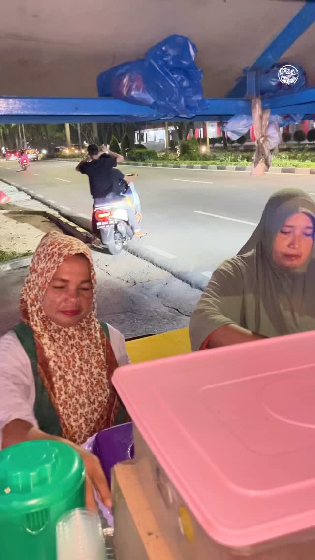 Savor Coconut Milk Drink in Pekanbaru