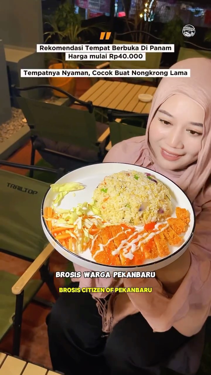 Warga Pekanbaru kalau mau cari tempat bukber yang nyaman, bisa untuk ramean. paket iftar mulai Rp40.000 lengkap dengan takjil di sini tempatnya🤩✨

Namanya Dulama Coffee✨

Coffee Shop yang satu ini juga ada area car wash.  Jadi untuk kalian yang mau cuci mobil, nunggunya bisa sambil ngopi✨😍

Paket iftarnya mula Rp40.000, pilihannya ada ayam nasi daun bawang, chicken popcorn dan chicken katsu🥰✨

Mereka bakalan ada event Re Opening dengan wajah baru setelah lebaran nanti, jadi pastiin kamu mampir ya‼️
_
Harga
Paket 1 Ayam Nasi Daun Bawang
Rp40.000
Paket 2 Chicken Popcorn
Rp45.000
Paket 3 Chicken Katsu
Rp45.000
Kopi Susu Dulama Rp20.000
_
Dulama Coffee
@Dulama.co
Daily
⏰ Setiap Hari, 09.00-01.00 WIB
Ramadhan
⏰ Setiap Hari, 16.00-01.00 WIB
CARWASH
⏰ Setiap Hari, 07.00-22.00 WIB
📍 Jalan Suka Karya, Panam, Tepat Di Samping Indomaret, atau  Sekitar 100M Sebelum Simpang Karya Masa

✅ Smoking AC
✅ Indoor & Semi Outdoor
✅ Coffee Mulai Rp18.000
✅ Free WiFi
✅ Parkir Gratis
✅ Musholla
_
🌐 Butuh rekomendasi di Pekanbaru? Cek website www.brosispku.com

#BroSisPKU #KulinerPekanbaru #BroSisPKUDulamaCoffee #DulamaCoffee #BukberDiCoffeeShop