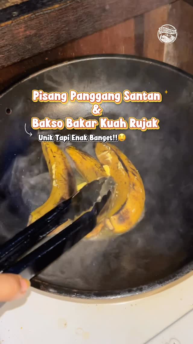 Unique Pekanbaru Snack: Grilled Meatballs & Coconut Banana