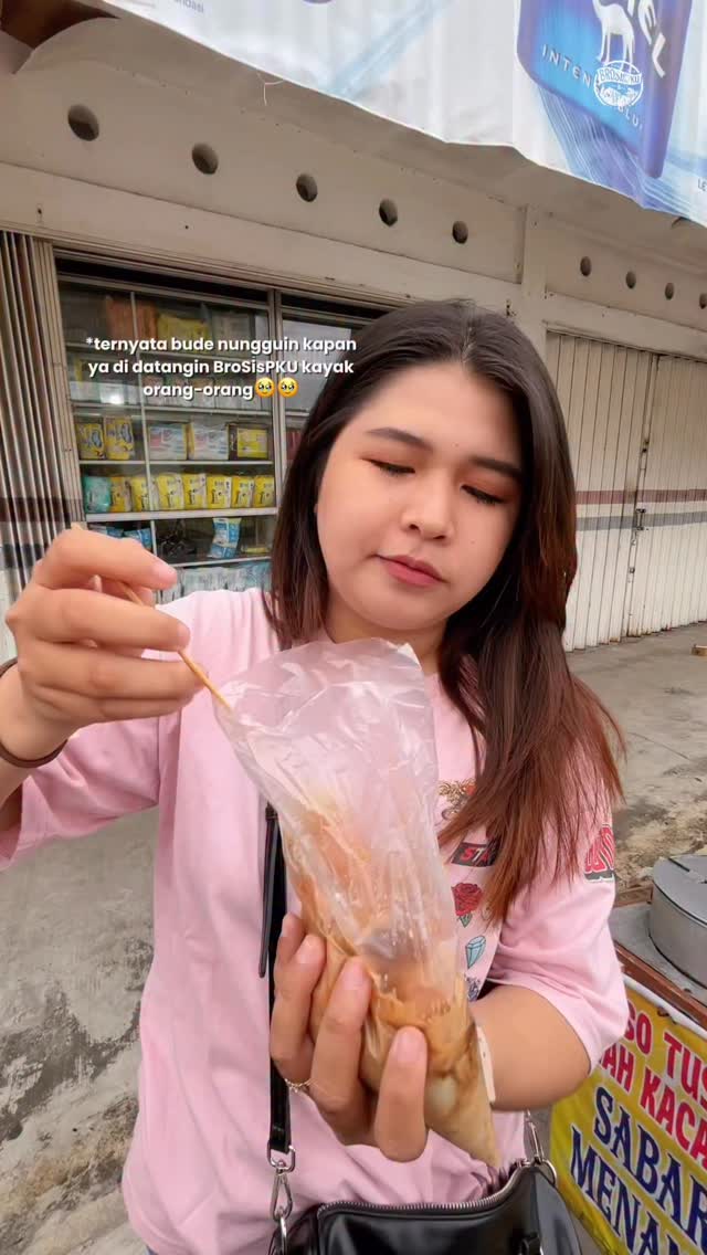 品尝Pekanbaru花生汤肉丸串