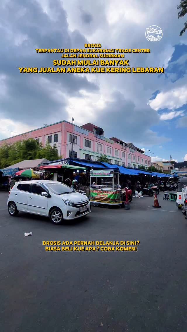 BroSis, terpantau di depan Sukaramai Trade Center, sudah mulai banyak yang jualan aneka kue kering lebaran.

Ini pemandangan yang selalu ada tiap tahun, juga sebagai tanda lebaran udah dekat.

Ada yang pernah belanja di sini? Biasa beli kue apa? Coba komen ya!
_
📍 Depan Sukaramai Trade Center, Jalan Jendral Sudirman, Pekanbaru Kota.
_
🌐 Butuh rekomendasi di Pekanbaru? Cek website www.brosispku.com

#brosispkucontentagus #brosispku #pekanbaru #SeputarPekanbaru #BrosisPKU