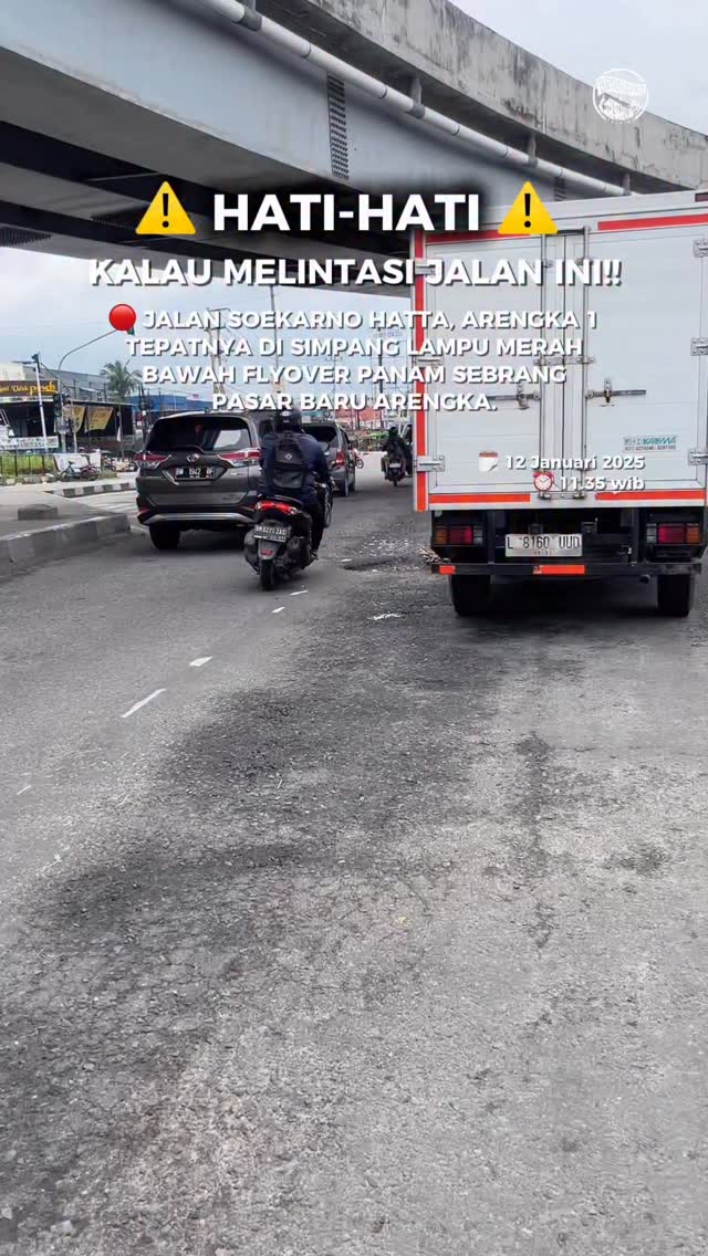 小心Pekanbaru道路坑洞