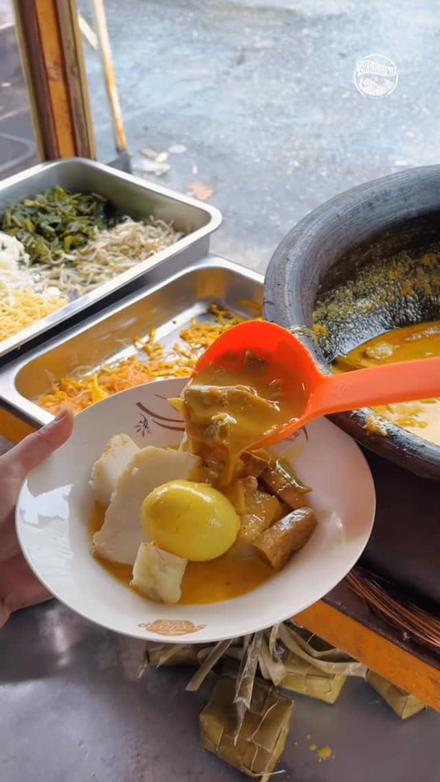 Nikmati Katupek Gulai di Pekanbaru