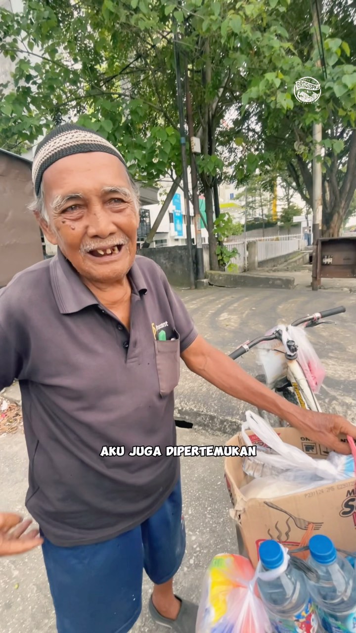 Meet Pak Uskardiman, Pekanbaru’s Legendary Street Vendor