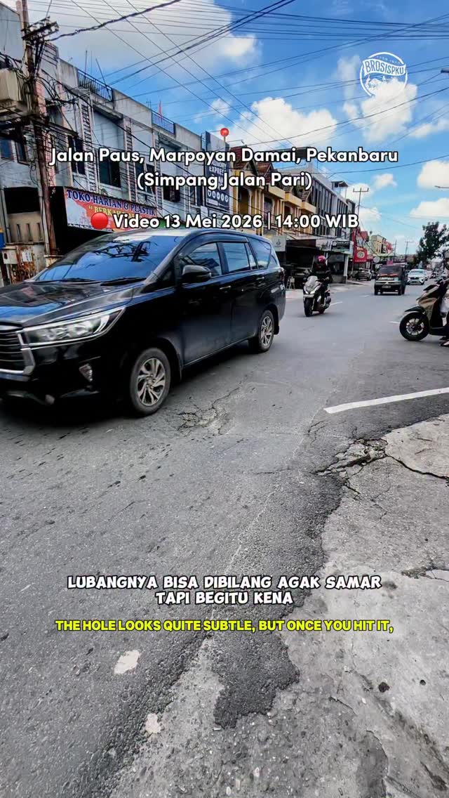 Waspada Lubang Jalan Paus Pekanbaru