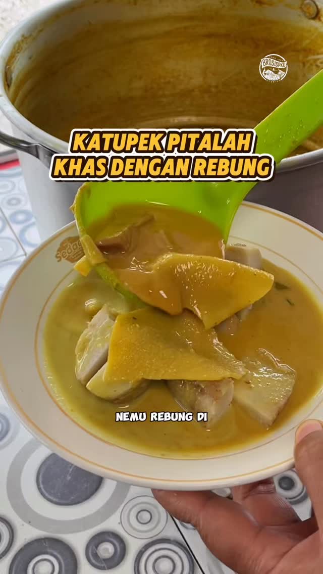 페칸바루 Katupek Pitalah 아침식사