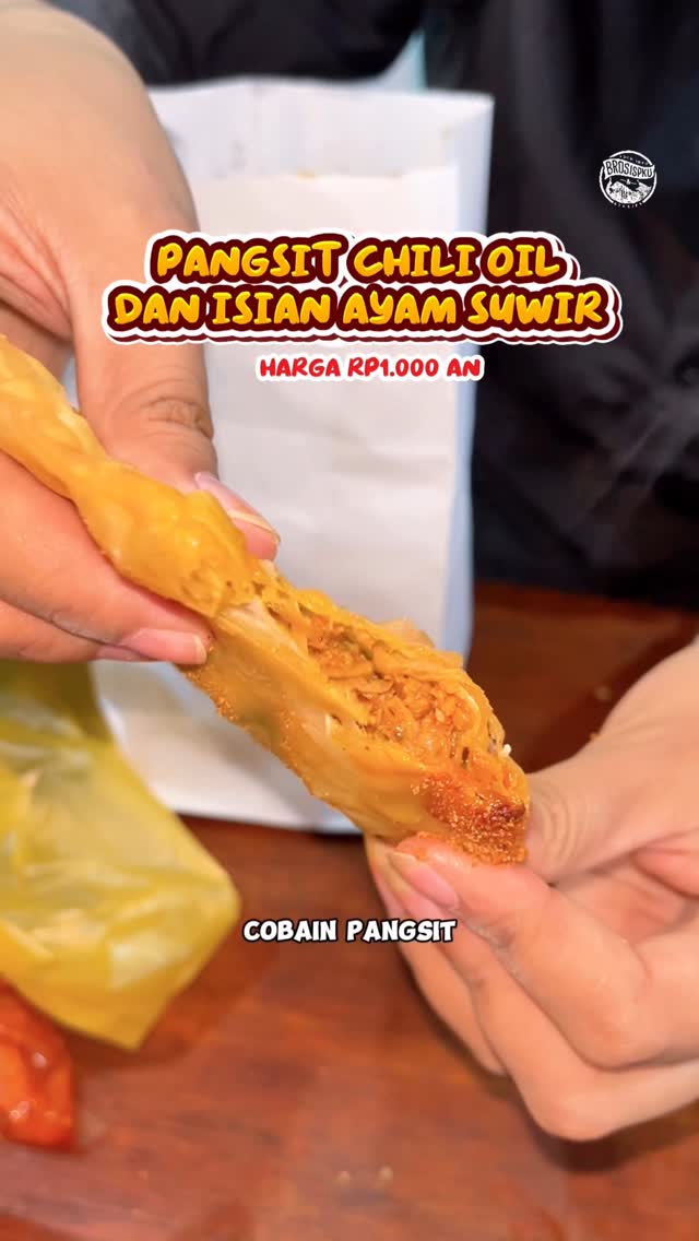 Pangsit Chili Oil dan Ayam Suwir Pekanbaru