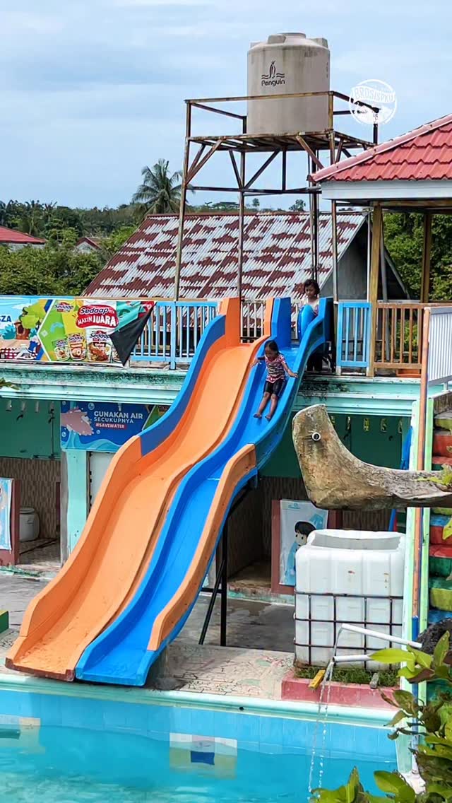 BroSis, tempat berenang ini harga tiket masuknya cuma Rp10.000 dan boleh bawa makanan sepuasnya‼️🤩

Ini dia @kolam.renang.zavfasza ✨

Salfok banget lihat warna catnya yang sekarang udah jadi colorful dan makin cerah, jadi enak banget ni mata memandang🤩✨

Lebih mantap lagi disini di perbolehkan membawa makanan bebas dari luar dan juga disini bisa dipakai untuk acara seperti Family Gathering, Kegiatan Sekolah, Terapi Kesehatan dan lainnya😍✨

Selain itu disini juga menyewakan pelampung buat anak-anak dan dewasa terus lebih mantap lagi disini buka setiap hari bahkan dihari libur besar juga buka loh🤩

Khusus Member di sini cukup bayar dengan Rp100.000 udah bisa berenang sepuasnya setiap hari😍‼️

BroSis yuk mampir ke @kolam.renang.zavfasza 🥰

_
Harga:
Tiket Masuk Rp10.000
Member 1 Bulan Sepuasnya Rp100.000

Bakso Rp12.000
Gorengan Rp2.000/pcs
Kerupuk sate Rp5.000 pakai Mie
Popmie Rp10.000

_
Kolam Renang Zavfasza
@kolam.renang.zavfasza
☎️ 085298038885
⏰ Buka setiap hari, 07.00-18.00 WIB
📍Jalan Rawa Indah (Dekat Masjid Al-Mutaqqin)

✅ Pembayara bisa cash dan cashless (Qris)
✅ Toilet
✅ Free WiFi
✅ Ruang Ganti Pakaian
✅ Gazebo Gratis
✅ Bebas Bawa Makanan
✅ Parkir Rp1.000

_
🔥 Ada apa di Pekanbaru? Cek review @brosispku

🌟 Cek beragam highlight di Instagram @brosispku

🍻 Ingin tampil di brosispku? Hubungi WA tim iklan @brosispku di bio

#brosis #brosispku #pku #pekanbaru #riau #brosispkukolamrenang #kolamrenang #brosispkuzavfasza #kolamrenangzavfasza