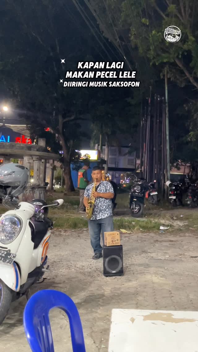 Pekanbaru: Nikmati Pecel Lele Disertai Alunan Saksofon