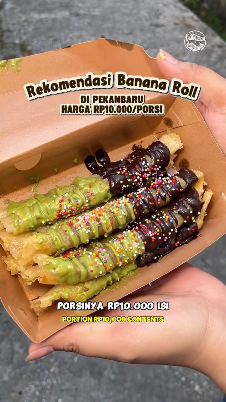 在北干巴鲁品尝香脆香蕉卷