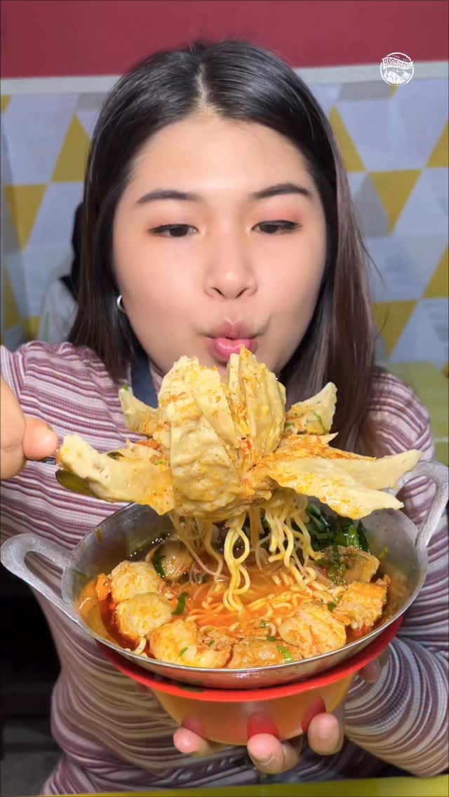 Rasakan Pentol Jumbo Pedas di Pekanbaru