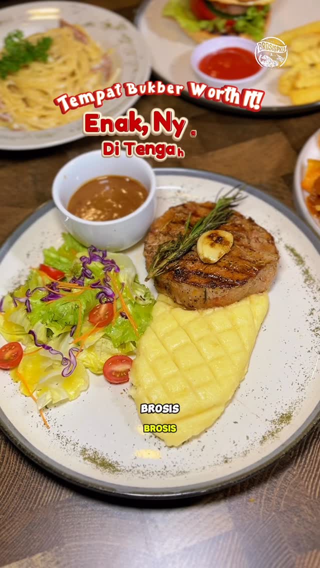 Mulai Rp60.000 udah bisa bukber dengan makanan enak dan tempat yang nyaman di tengah kota Pekanbaru🤩

Tempatnya luas, vibesnya tenang, cozy, banyak spot foto aesthetic dan menarik.

Ada menu paket ramadhan mulai dari Rp60.000 udah termasuk kurma dan minuman.

Pemesanan minimal 10 pax udah dapat free buah potong😍

Selain menu paket, ada banyak juga menu lainnya yang enak-enak🤤

Buruan reservasi sekarang ya!😍
_
Harga:
Beef Burger Rp59.000
Spaghetti Carbonara Rp42.000
Tenderloin Steak Rp158.000
Nachos Beef Cheese Rp42.000

Carrota Rp38.000
Collean Green Rp38.000
Butterscotch Rp37.000
Cafe Latte Rp30.000
Sundae Spesial Mit Rp30.000
_
Mit Coffee
@mit_coffee
Wajib Reservasi
📞 0811-7692-900
Operasional Ramadhan
⏰ Buka setiap hari, 10.00-24.00 WIB
Operasional Daily 
⏰ Buka setiap hari, 09.00-23.00 WIB
📍 Jalan Kartini, Kec. Pekanbaru Kota
(Dekat Simpang Jalan Diponegoro)

✅ Pembayaran cash & cashless (Qris, Transfer, Debt) 
✅ Ruang indoor (AC)
✅ Ruang VIP non smoking
✅ Ruang VIP smoking
✅ Semi outdoor (smoking)
✅ Free WiFi
✅ Bisa karaokean
✅ Tempat cozy dan luas
✅ Baby chair
✅ Mushola
_
🌐 Butuh rekomendasi di Pekanbaru? Cek website www.brosispku.com

#pekanbaru #KulinerPekanbaru #Mitcoffee #CafePekanbaru #BroSisPKUMitCoffee