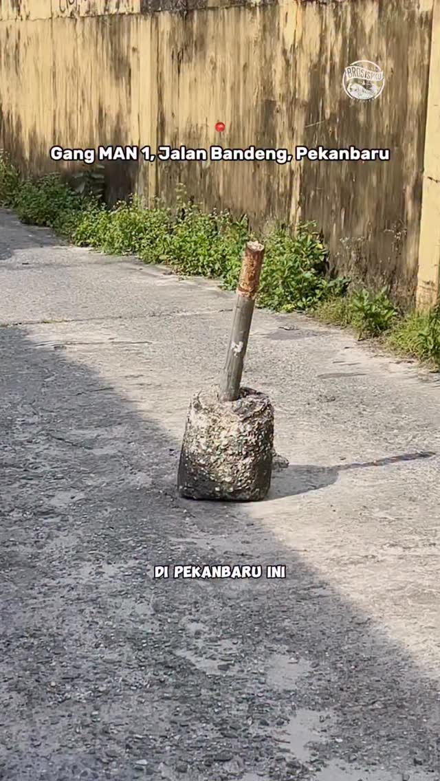 Menemukan Tiang Besi Ikonik di Gang Pekanbaru