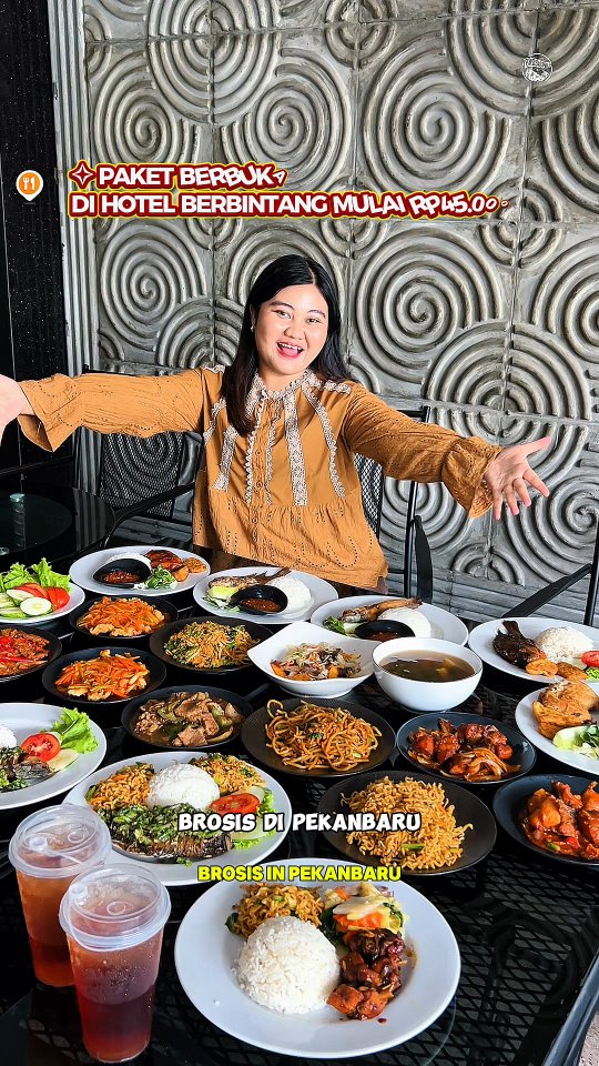 Di Pekanbaru dengan Rp45.000 udah bisa bukber di hotel berbintang dan banyak pilihan menu yang enak-enak‼️🤩

Masih bingung mau bukber di mana sama temen sekolah atau rekan kantor, ke Grand Hawaii Hotel Pekanbaru aja🥰

Di sini tersedia menu ramadhan ada yang paketan dan ada yang paket buffet✨

Untuk menu paketan mulai dari Rp45.000 dengan 3 pilihan menu
✨Ayam Geprek
✨Ayam Goreng Mentega
✨Ikan Nila Cabe Ijo
*Semua paketnya udah include kurma, takjil, teh es dan juga mineral water.

Kalau mau yang lebih lengkap, bisa pilih paket buffet dengan pilihan harga 
• Rp65.000 / Pax
• Rp75.000 / Pax
• Rp100.000 / Pax
*Kalau ambil 10 pax bakalan dapat free 1 pax.

Order di atas 50 pax bisa request di ballroom yang sudah termasuk fasilitas soundsystem, cocok banget buat bukber komunitas, kantor, keluarga besar bahkan sampai 1 angkatan🤩

‼️Selama Ramadan juga ada promo kamar spesial dengan harga Rp300.000/malam yang udah include dengan sahur😍

Yuk BroSis, booking sekarang juga ajak temen-temen satu angkatan kalian!🥰
_
Grand Hawaii Hotel
@grandhawaiihotel
⏰ Buka setiap hari, 24 Jam
📞 0822-7332-2888
📍Jalan Gatot Subroto, Kec. Pekanbaru Kota
(50 meter dari simpang Jalan Jenderal Sudirman)

✅ Pembayaran cash & cashless 
✅ Reservasi min H-1
✅ Tempat Full AC
✅ Mushola
✅ Parkiran Luas
_
🌐 Butuh rekomendasi di Pekanbaru? Cek website www.brosispku.com

#pekanbaru #GrandHawaiiHotelPekanbaru #HotelPekanbaru #PaketRamadhan #BroSisPKUGrandHawaiiHotelPekanbaru