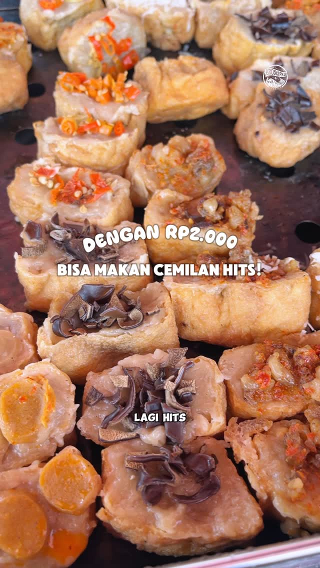 Enjoy Tahu Bakso with Toppings in Pekanbaru