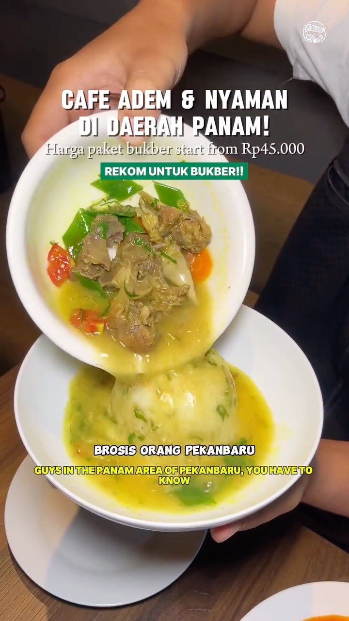 BroSis warga Panam dan mau Bukber di tempat yang nyaman, pewe dan harga paket mulai Rp45.000, gas ke @delato_koffie ✨✨

Paket berbuka di sini menunya rekom semua, udah dapat nasi dan berbagai pilihan lauk, kurma dan es lemon tea.

Apalagi kalo abis bukber mau lanjut nongkrong, ndak perlu pindah tempat karna di sini tu nyaman kali, semua kursi ada senderannya. 

Dan sekarang parkiran mobilnya udah makin luas, posisinya ada di seberangnya ya BroSis.

Jadi dah tau kan kalo mau bukber dan nongkrong di Panam? Ya di Delato Koffiee aja.✨
_
Harga:
Nasi Ayam Rica-Rica Rp36.000
Nasi Sop Tunjang Rp37.000
Nasi Tomyam Seafood Rp35.000
Nasi Sapi Lada Hitam Rp36.000

Buttercream Tiramisu Rp25.000
King Berry Yoghurt Rp26.000
Matcha Frappe Rp28.000
Caramel Machiato Rp26.000

Harga:
Delato Koffie
@delato_koffie
☎️ WA 0831-8819-1785
⏰ Buka setiap hari, 07.00-23.00 WIB
📍 Jalan Delima, Pekanbaru
(Di sebelah kanan, sekitar 800 M kalau masuk dari simpang Jalan HR. Soebrantas)

✅ Indoor (AC, smoking area)
✅ Indoor (AC, non-smoking area)
✅ Outdoor (Smoking area)
✅ Colokan listrik di setiap meja
✅ Ada sofa
✅ Laptop friendly
✅ Cocok untuk sendiri maupun ramean
_
🌐 Butuh rekomendasi di Pekanbaru? Cek website www.brosispku.com

#BrosisPKU #pekanbaru #BroSisPKUDelatoKoffiee #DelatoKoffiee