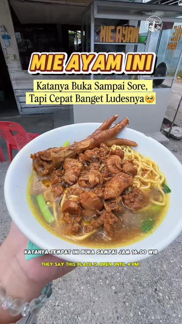 Pekanbaru: Mi Ayam Legenda Bude Gajah Mungkur Laku Keras