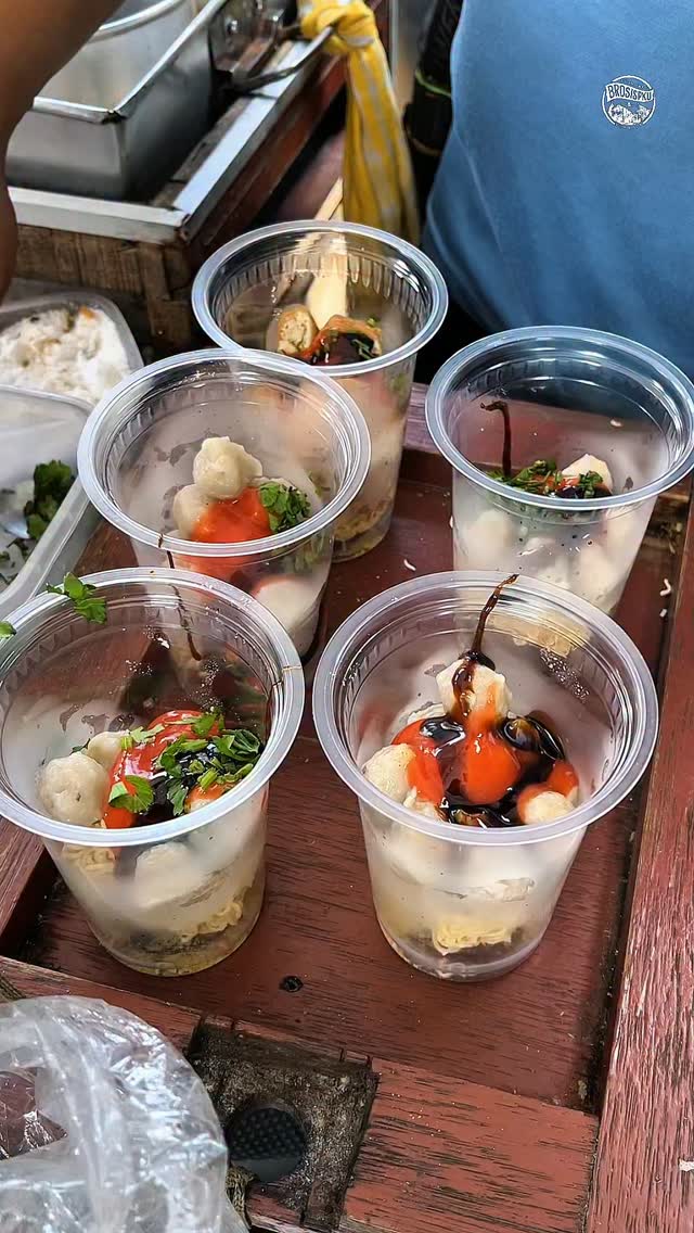 Kisah Pakde Didik: Bakso Legendaris di Pekanbaru