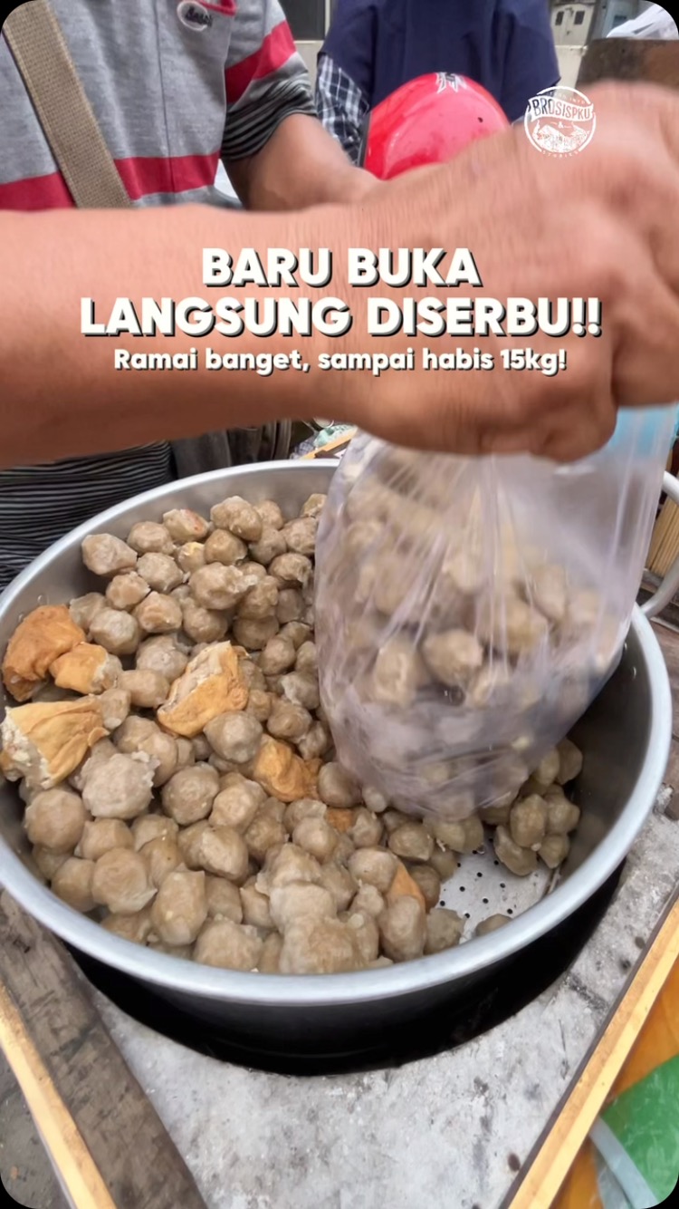 Cicip Bakso Tusuk Kuah Kacang di Pekanbaru