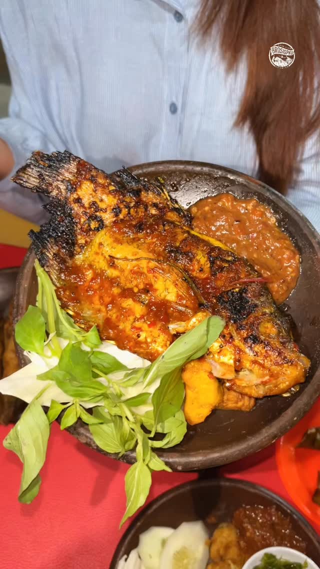 Pecel Lele Nampol di Pekanbaru