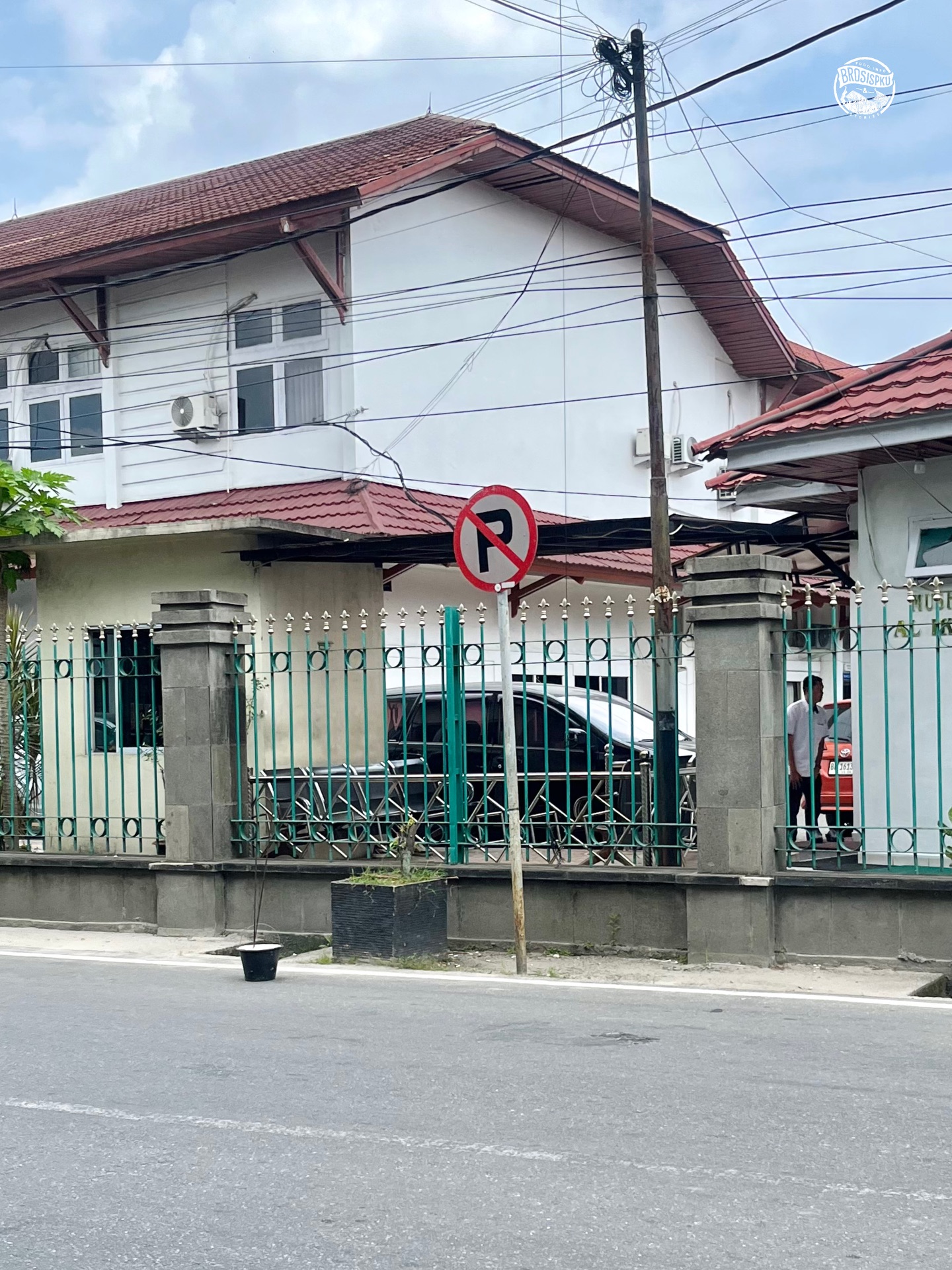 Zon Larangan Parkir di Jalan Teratai Pekanbaru