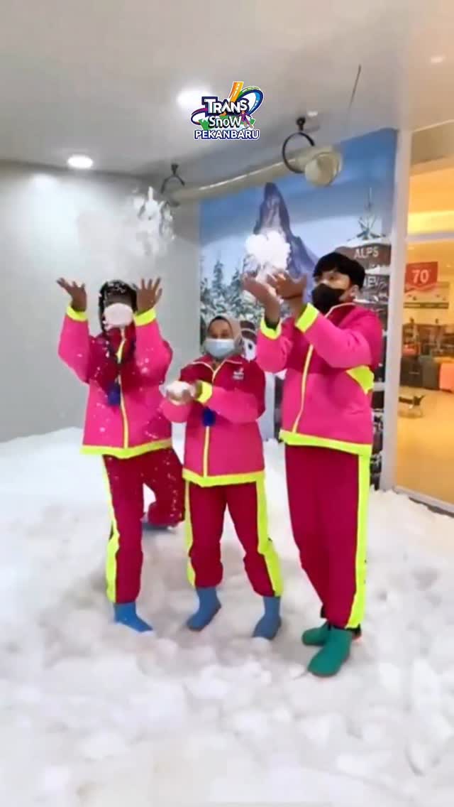 Trans Snow Pekanbaru: Sensasi Salju Tropis