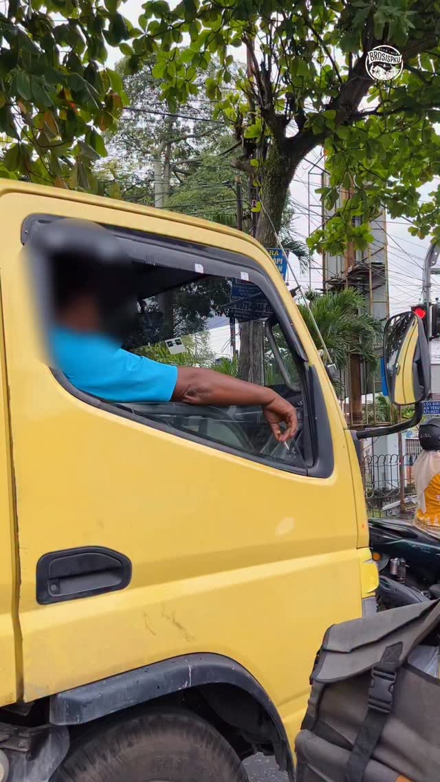 Pekanbaru Larangan Merokok Saat Berkendara